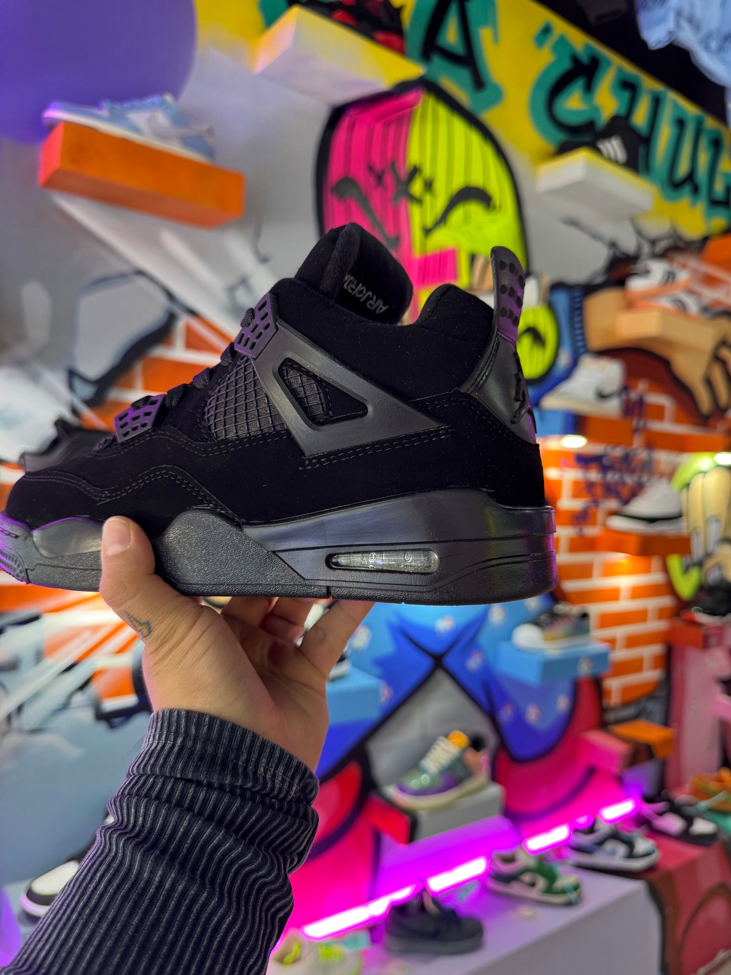 Retro 4 Black cat