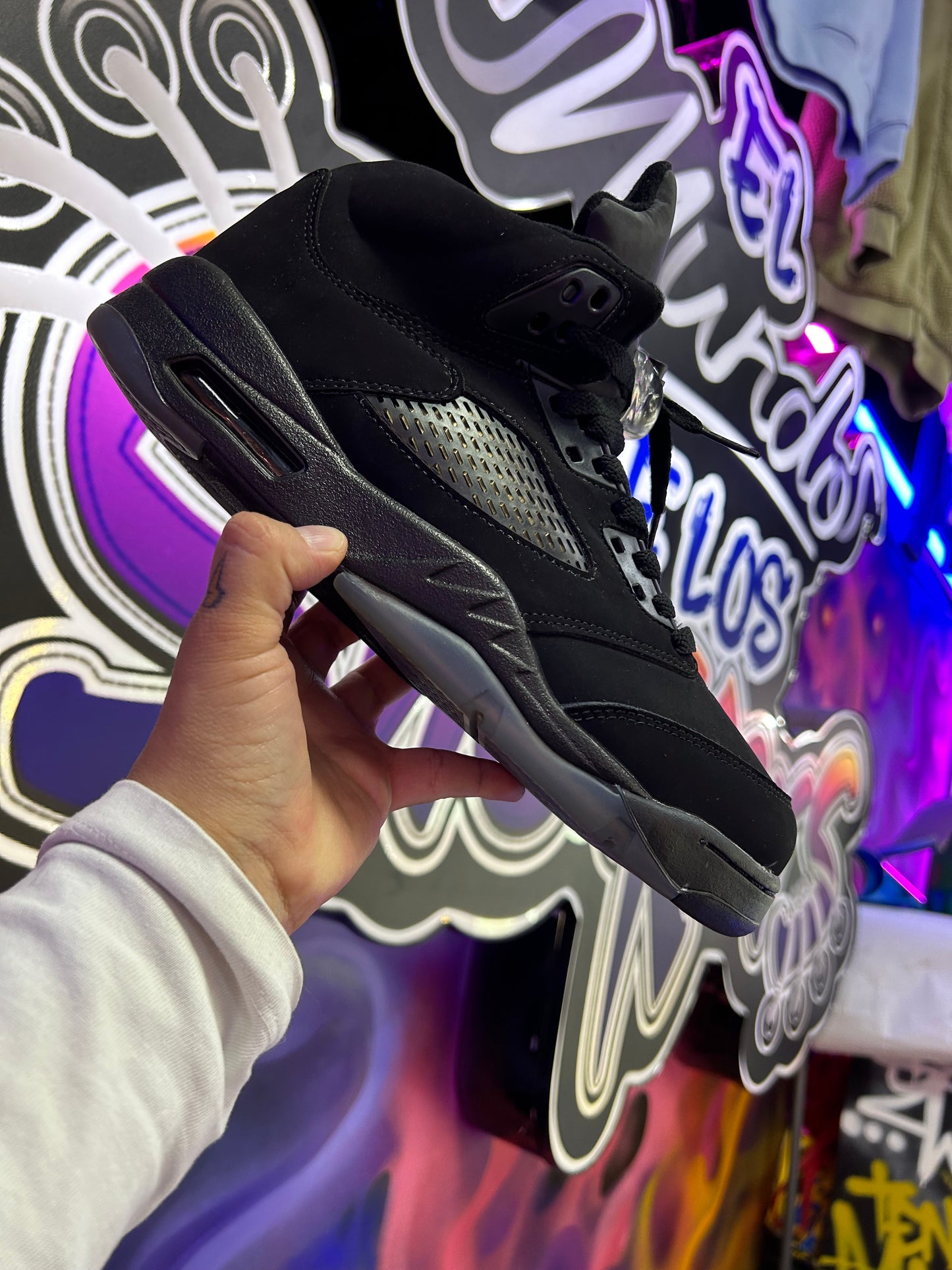 Retro 5 Black cat