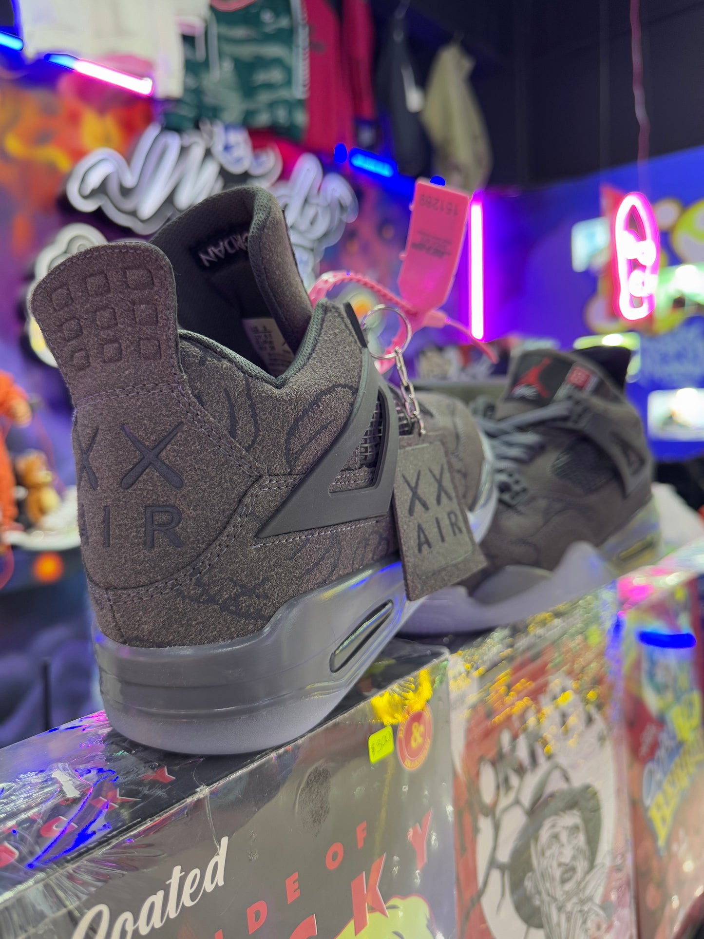 Retro 4 Manitas (Kaws)