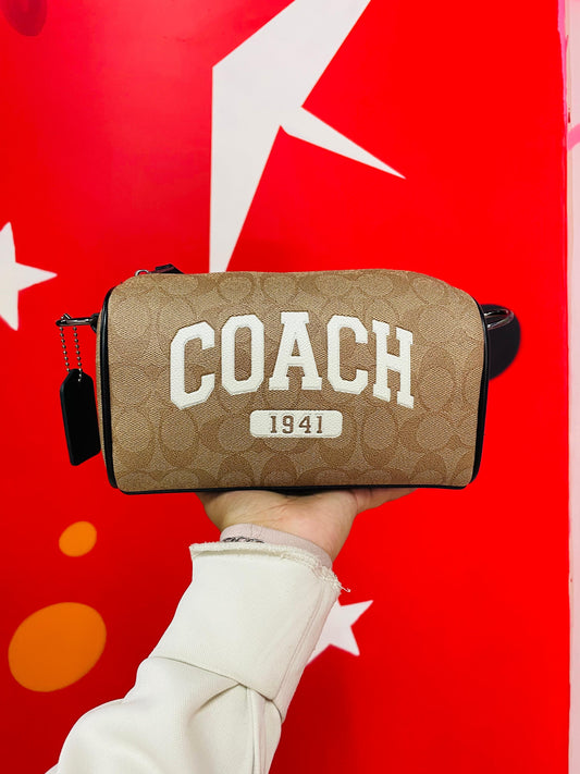 Bandolera Coach Café