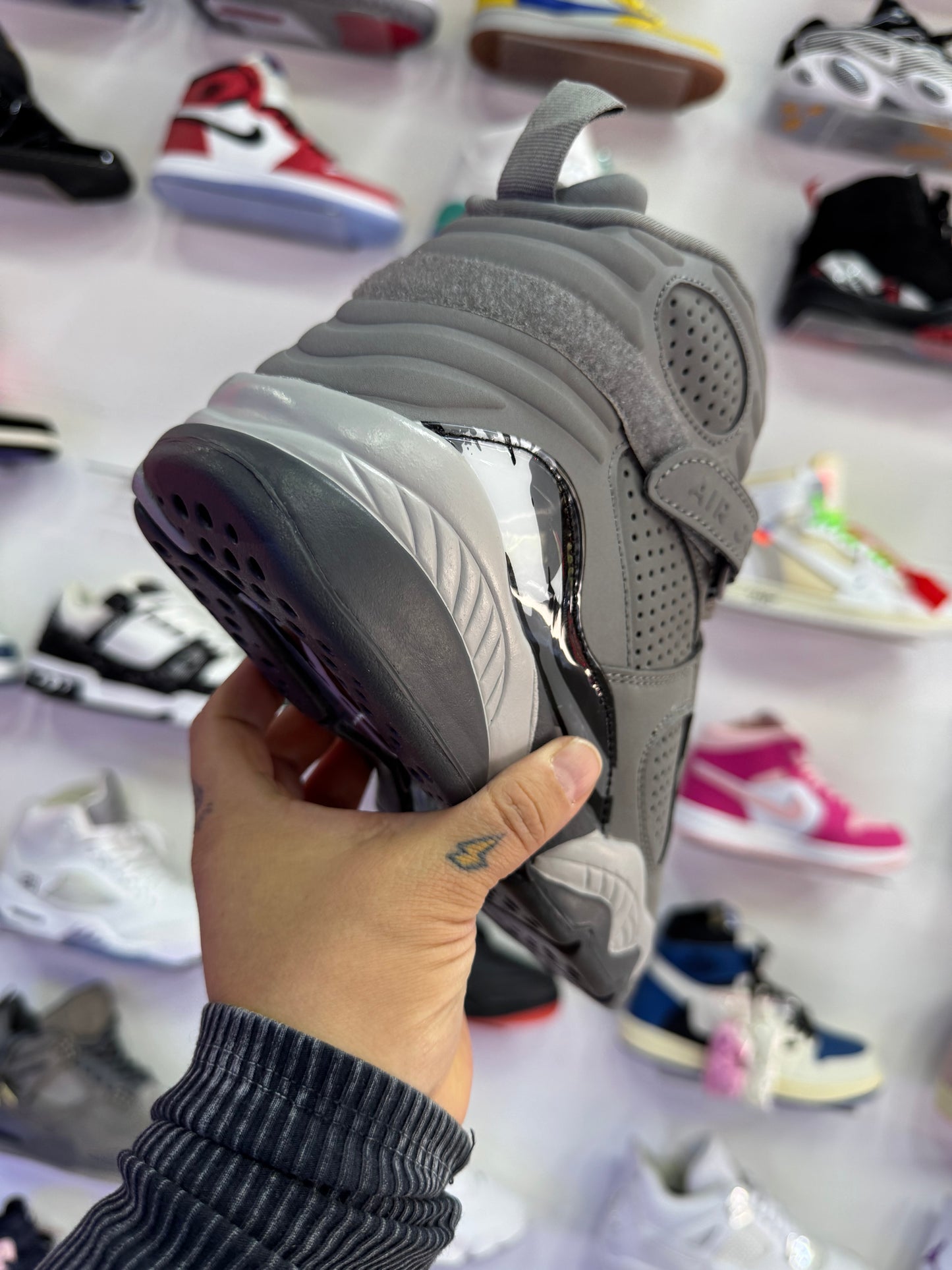 Retro 8 cool grey