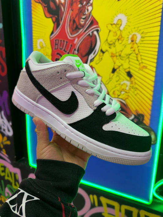 Dunk Low Black Neón