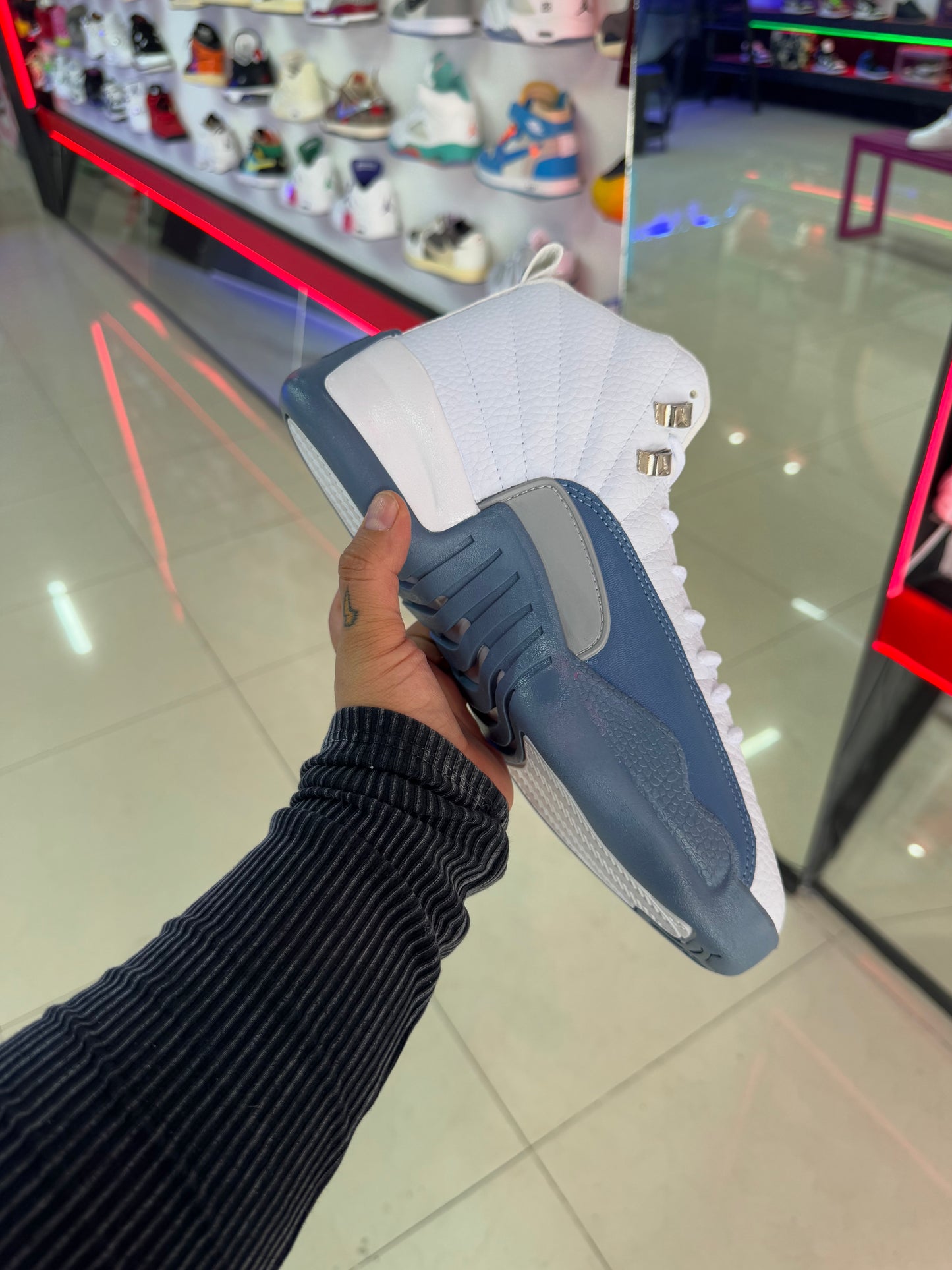 Retro 12 Azul Blanco