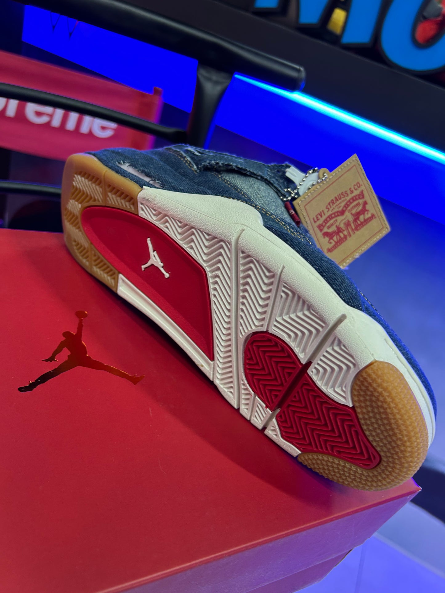 Retro 4 Levis