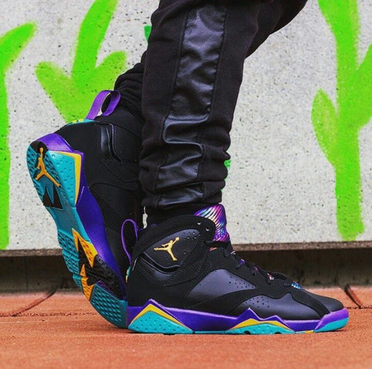 Retro 7 Lola Bunny